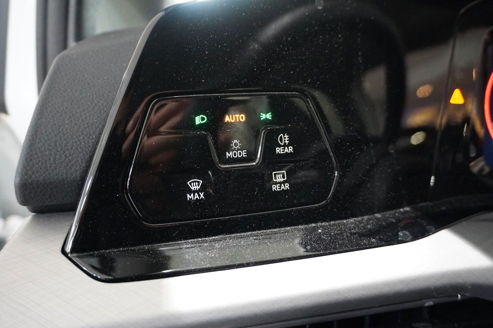 Fahrzeugabbildung Volkswagen Golf VIII Lim. 2.0 TDI LIFE NAVI/LED/VIRT./DAB+