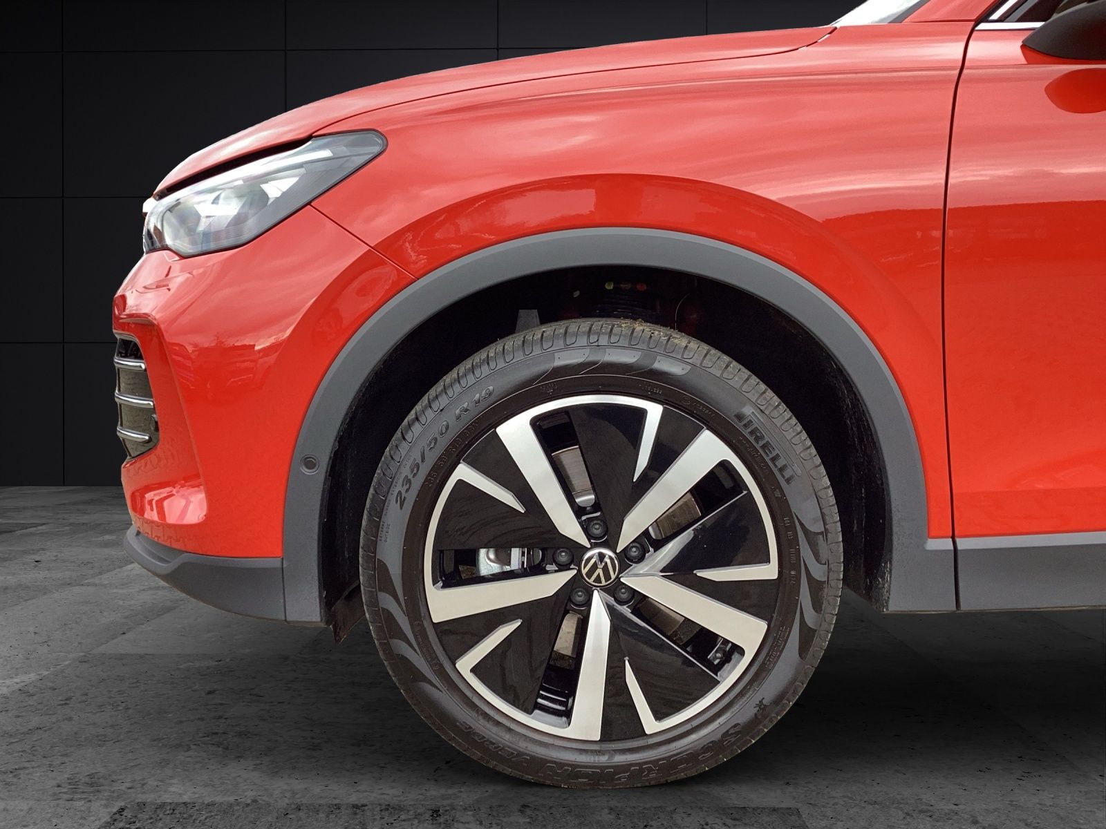 Fahrzeugabbildung Volkswagen Tiguan Elegance TDI DSG 4M IQ.Light ACC STHZ SHZ