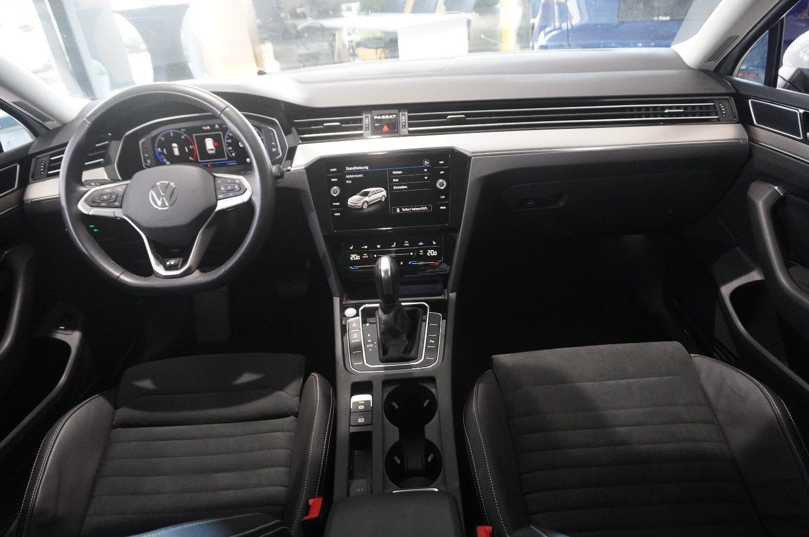 Fahrzeugabbildung Volkswagen Passat Vari. 2.0D R-LINE 4M NAVI/LED/KAMERA/AHK