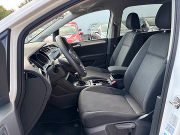 Volkswagen Touran - 11