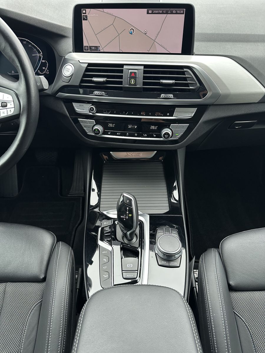 Fahrzeugabbildung BMW X3 xDrive30e xLine NAV+LED+HIFI+ACC+360°-KAMERA