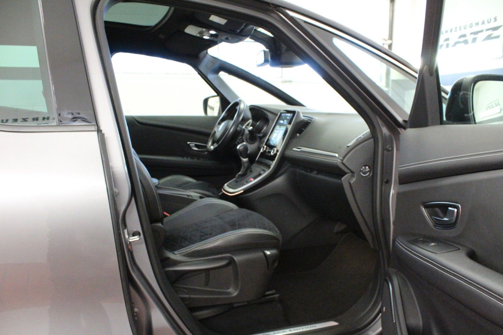 Fahrzeugabbildung Renault Grand Scenic Tce160 EDC Black*Panorama*