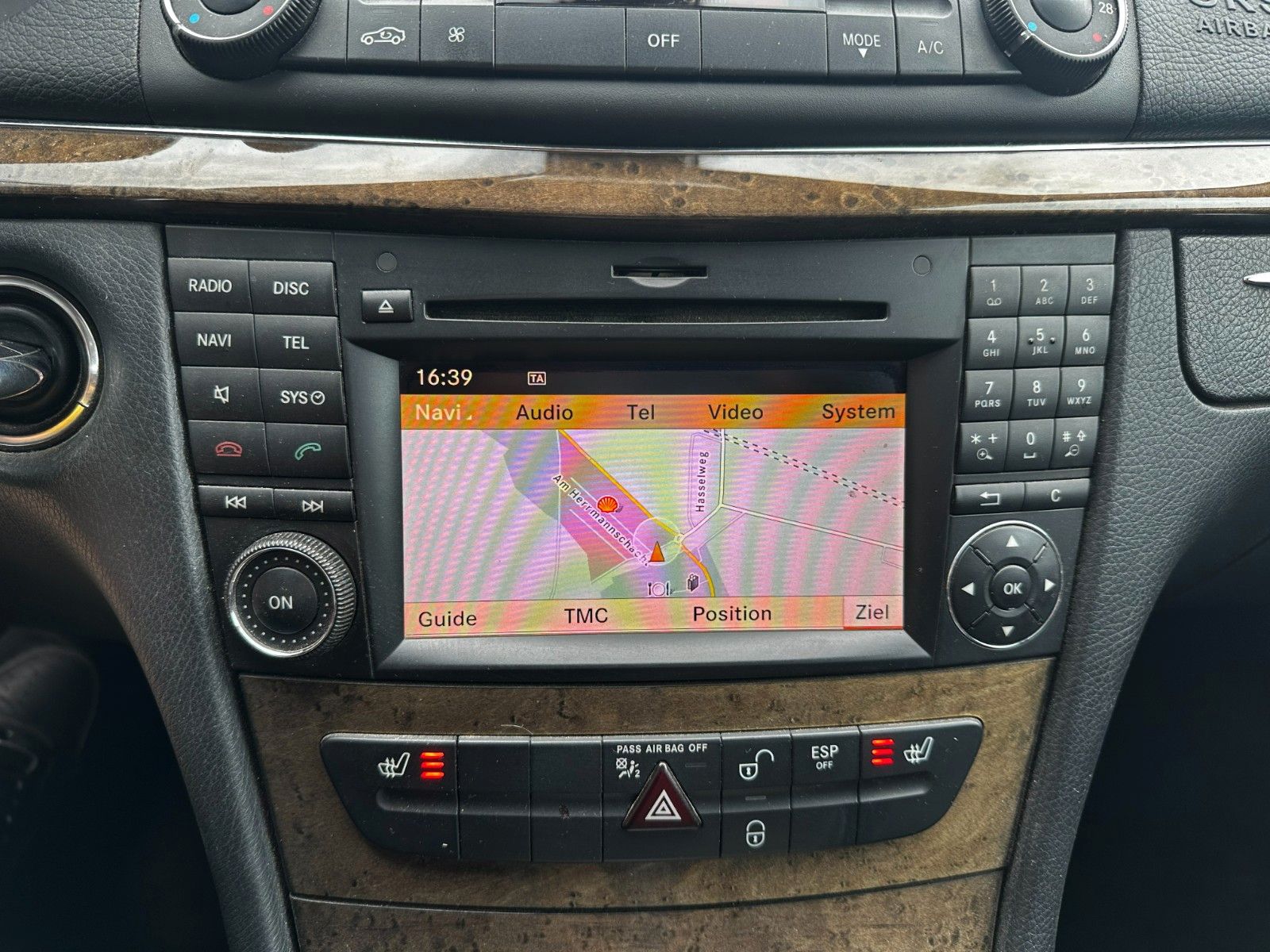 Fahrzeugabbildung Mercedes-Benz T-Modell E 230 Autom. / Navi / Luftfahrwerk