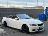 BMW e93 330i - BMW 330 aus 2009: 330i