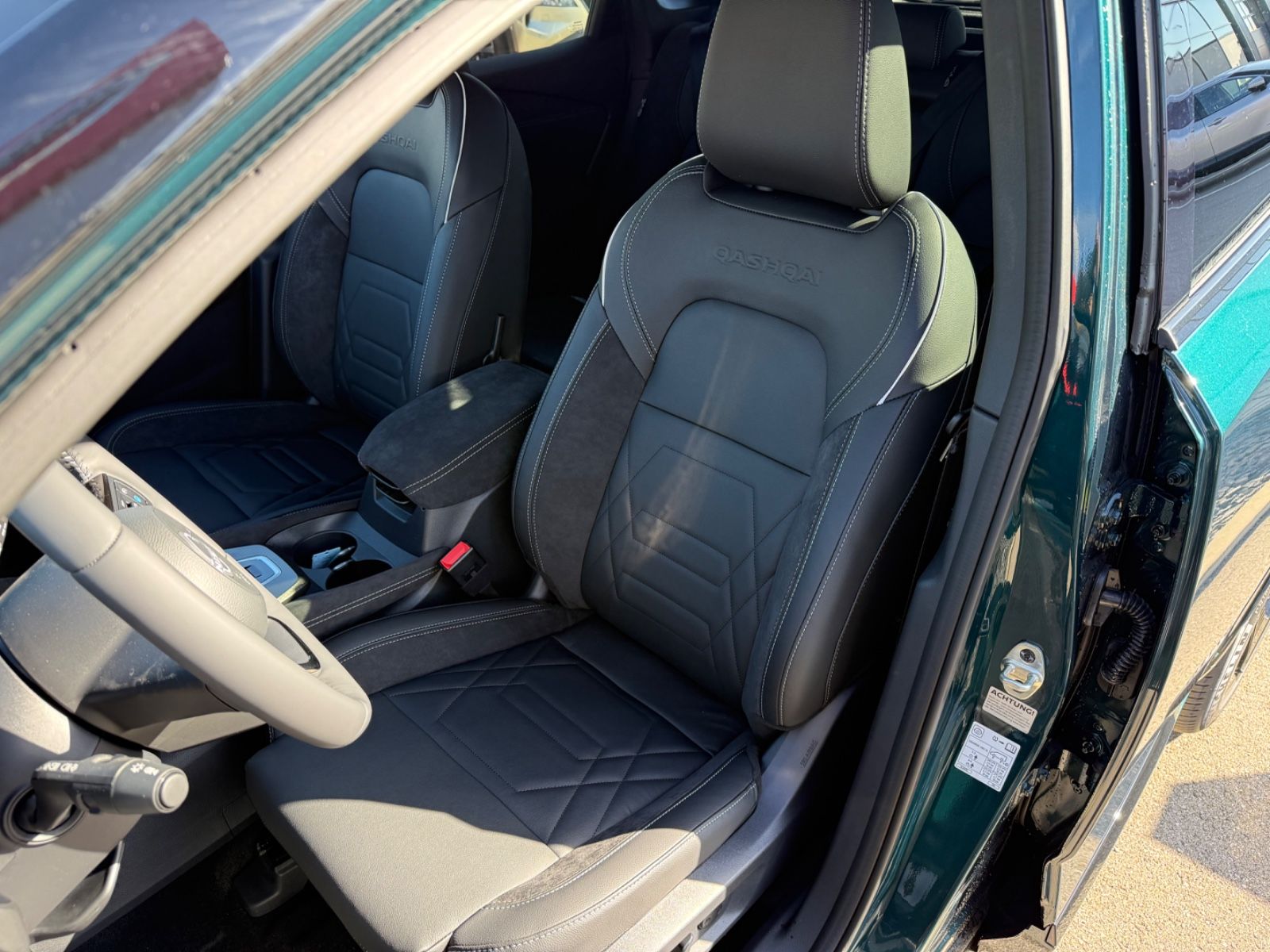 Fahrzeugabbildung Nissan Qashqai N-Design e-Power - Alcantara