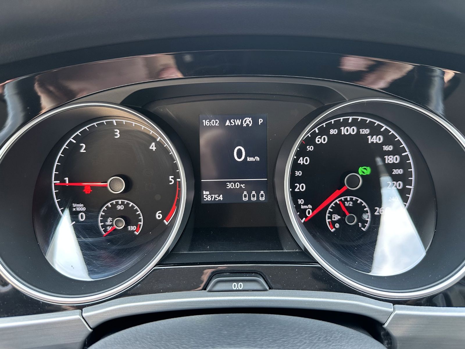 Fahrzeugabbildung Volkswagen Touran 2.0 TDI DSG Comfortline NAV+LED+AHK