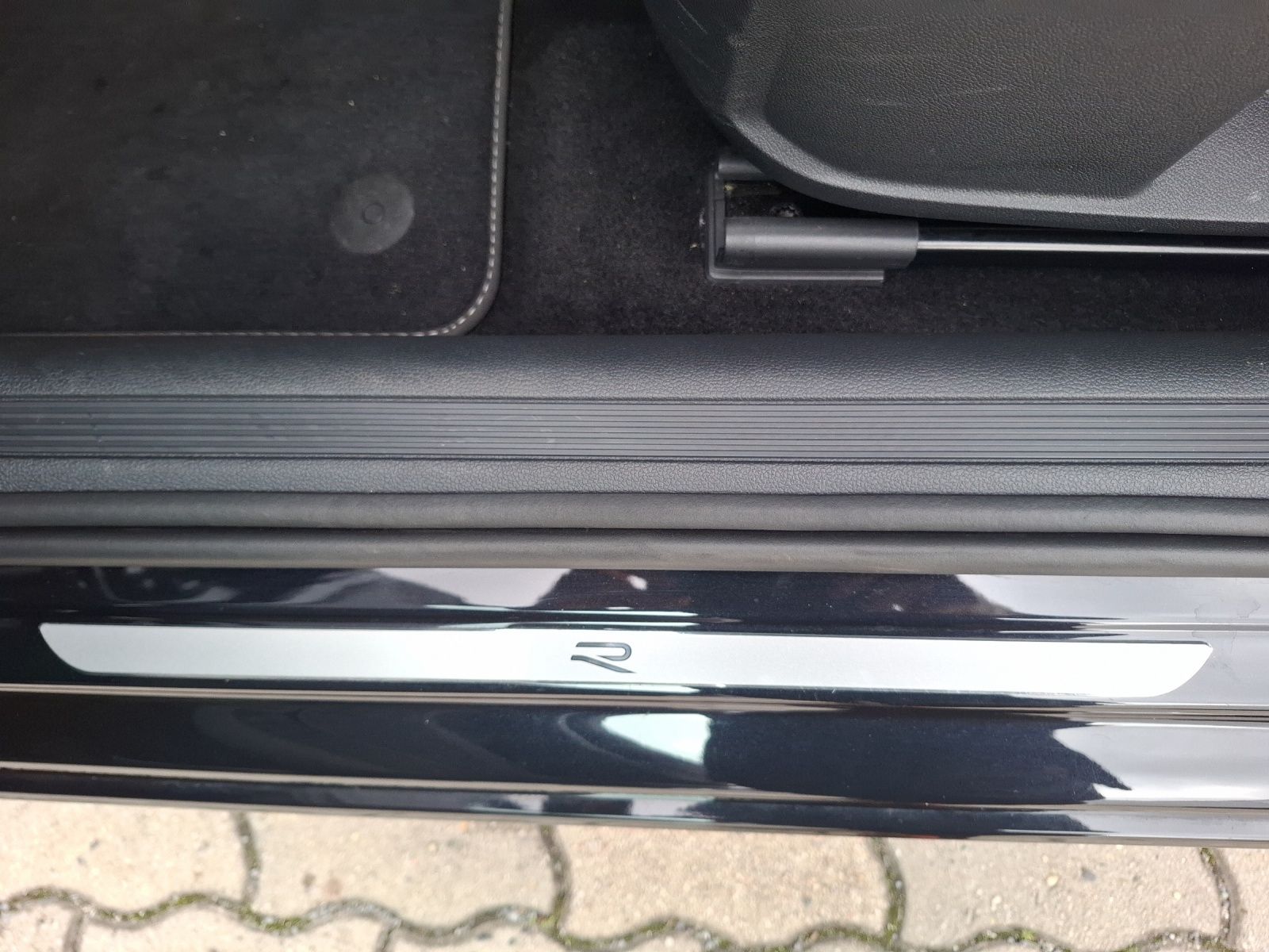 Fahrzeugabbildung Volkswagen Taigo R-Line DSG MatrixLED AHK Navi AID ACC RFK