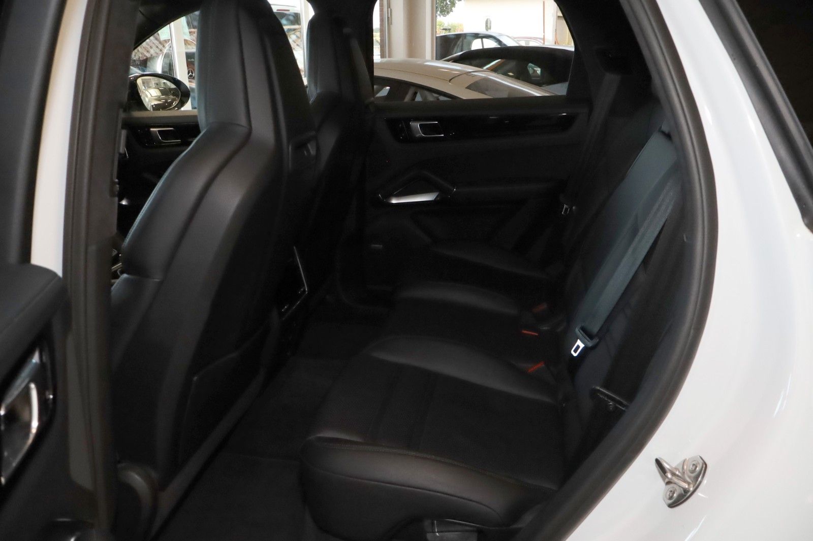 Fahrzeugabbildung Porsche Cayenne Turbo SportDesign/HeadUP/ACC/22Zoll/DAB