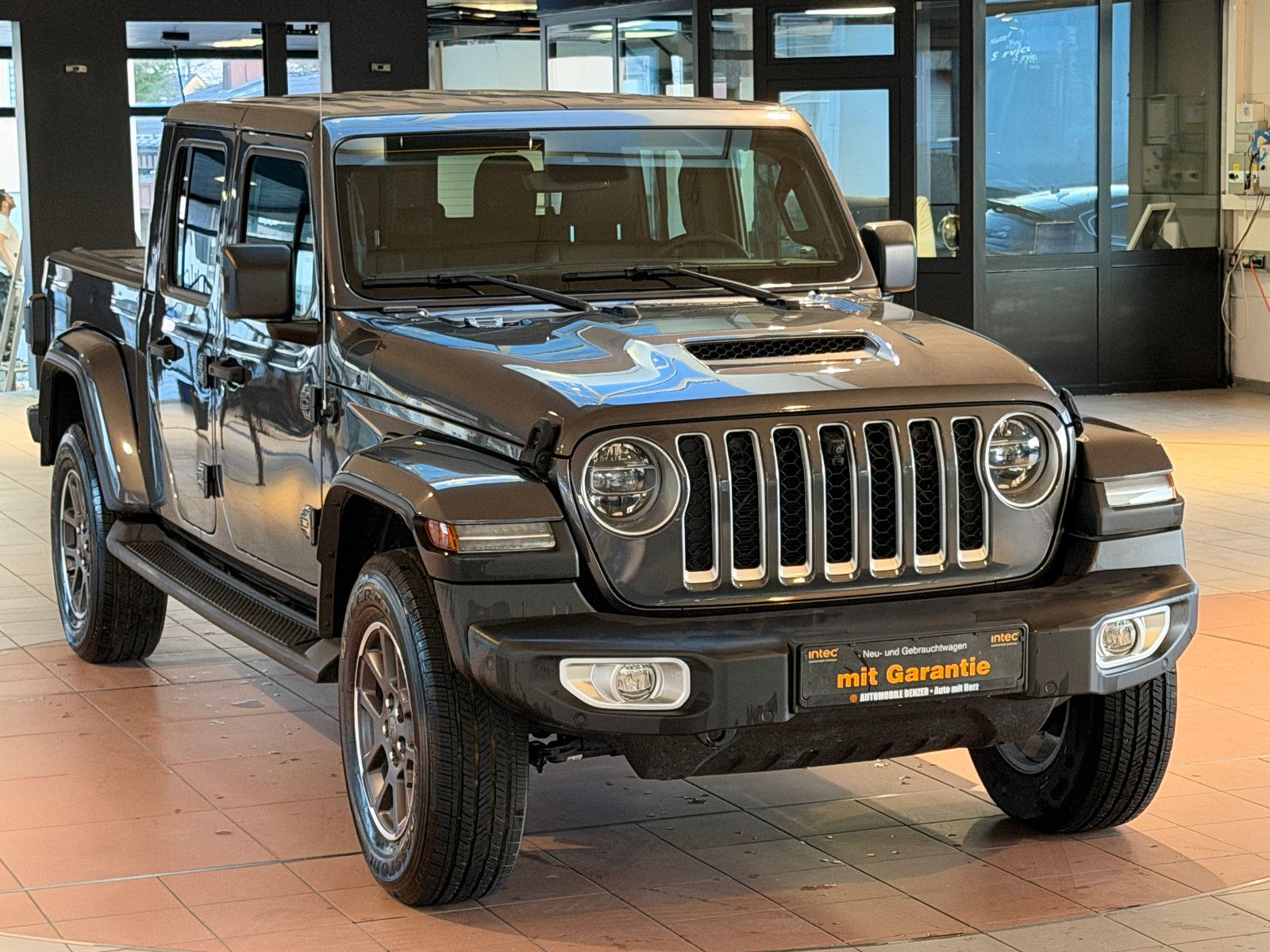 Fahrzeugabbildung Jeep Gladiator Overland 4WD/VOLL/NEUWAGENZUSTAND/