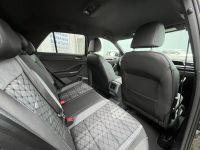 VW T-Roc 1.5 TSI DSG R-Line SHZ NAV AHK KAM 5JGAR bei Autohaus Landmann & Maier OHG