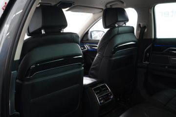 BMW 750 - 12