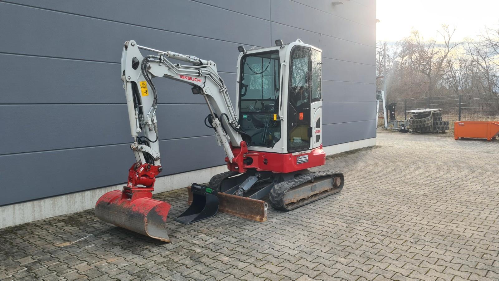 Takeuchi TB 325 R - Powertilt  Martin  PTS030 - 2 Löffel