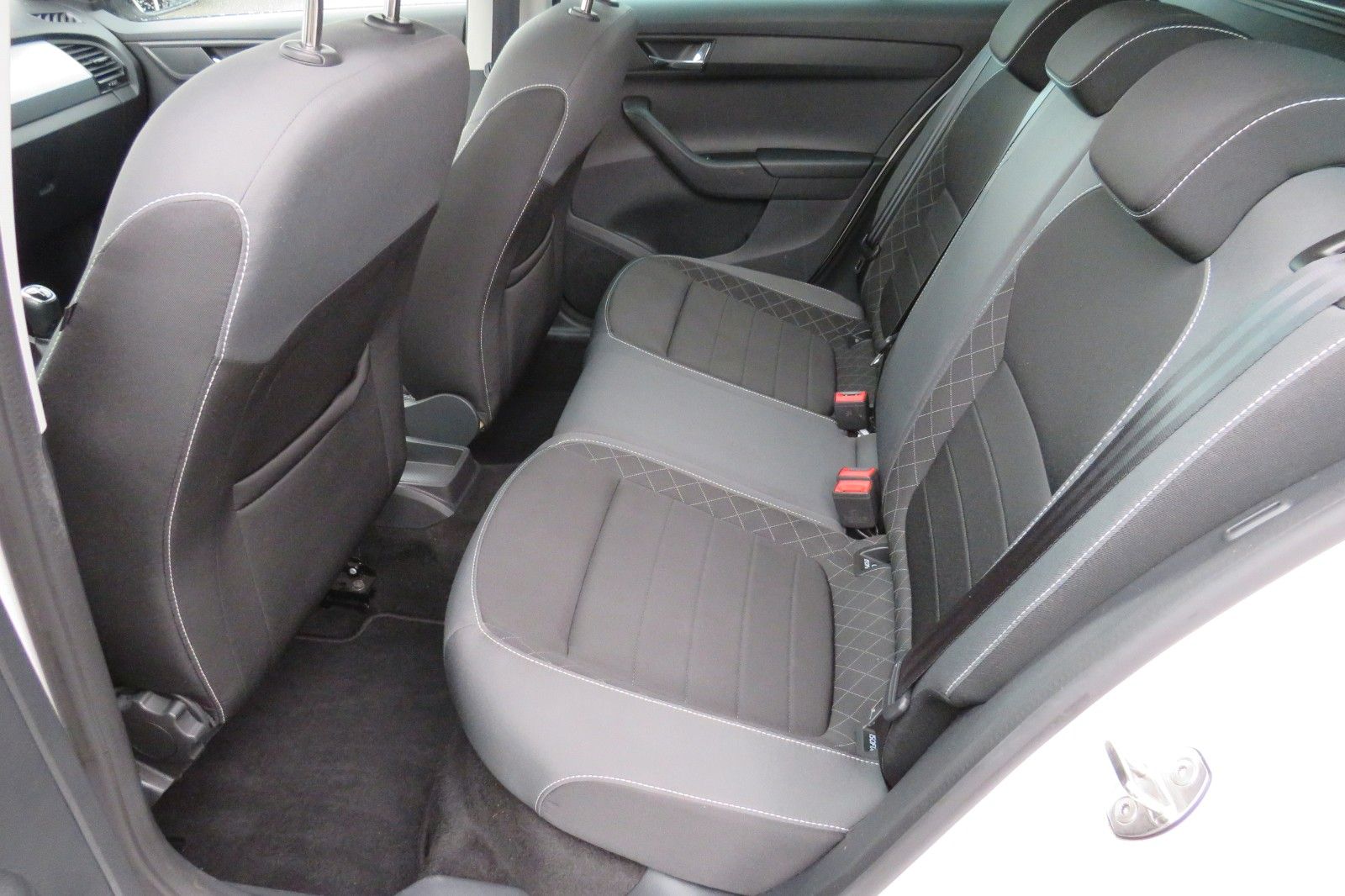 Fahrzeugabbildung SKODA Fabia Combi Ambition AHK SITZH. NAVI PDC 1.HD