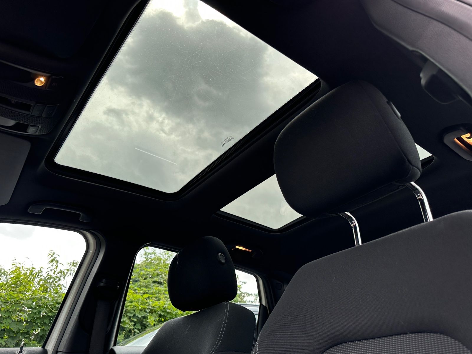 Fahrzeugabbildung Mercedes-Benz B 180 AHK/BiXenon/Pano/Navi/SHZG/GJR