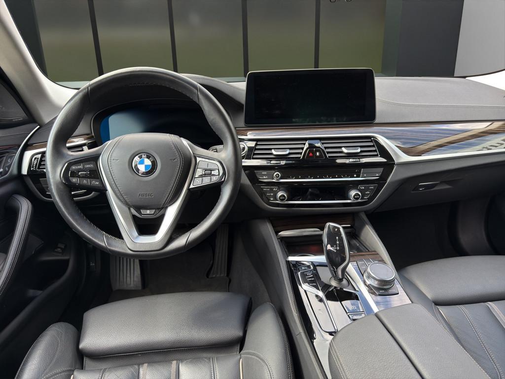 BMW 530d xDrive T. LUXURY LINE LED NAVI HUD PANO AHK