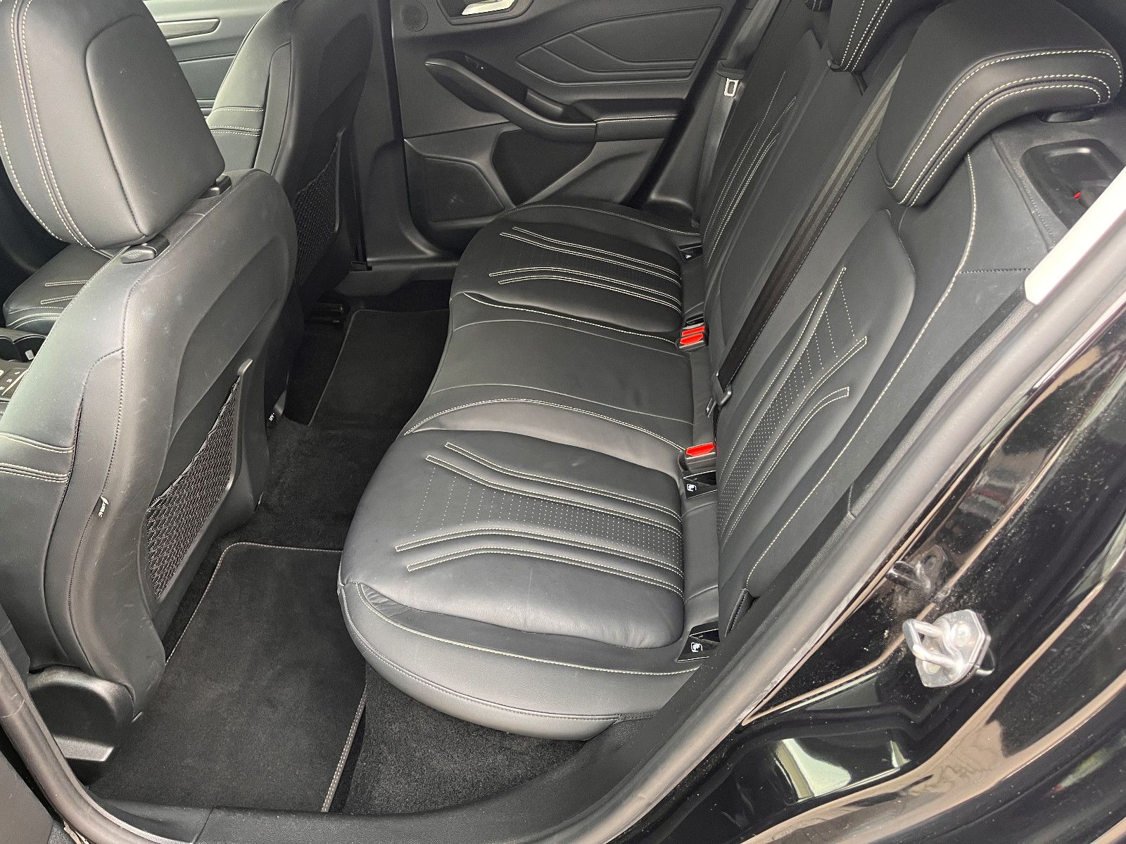 Fahrzeugabbildung Ford Focus Lim. Vignale