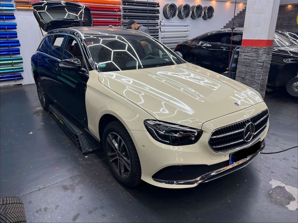 Image of Mercedes-Benz E 220