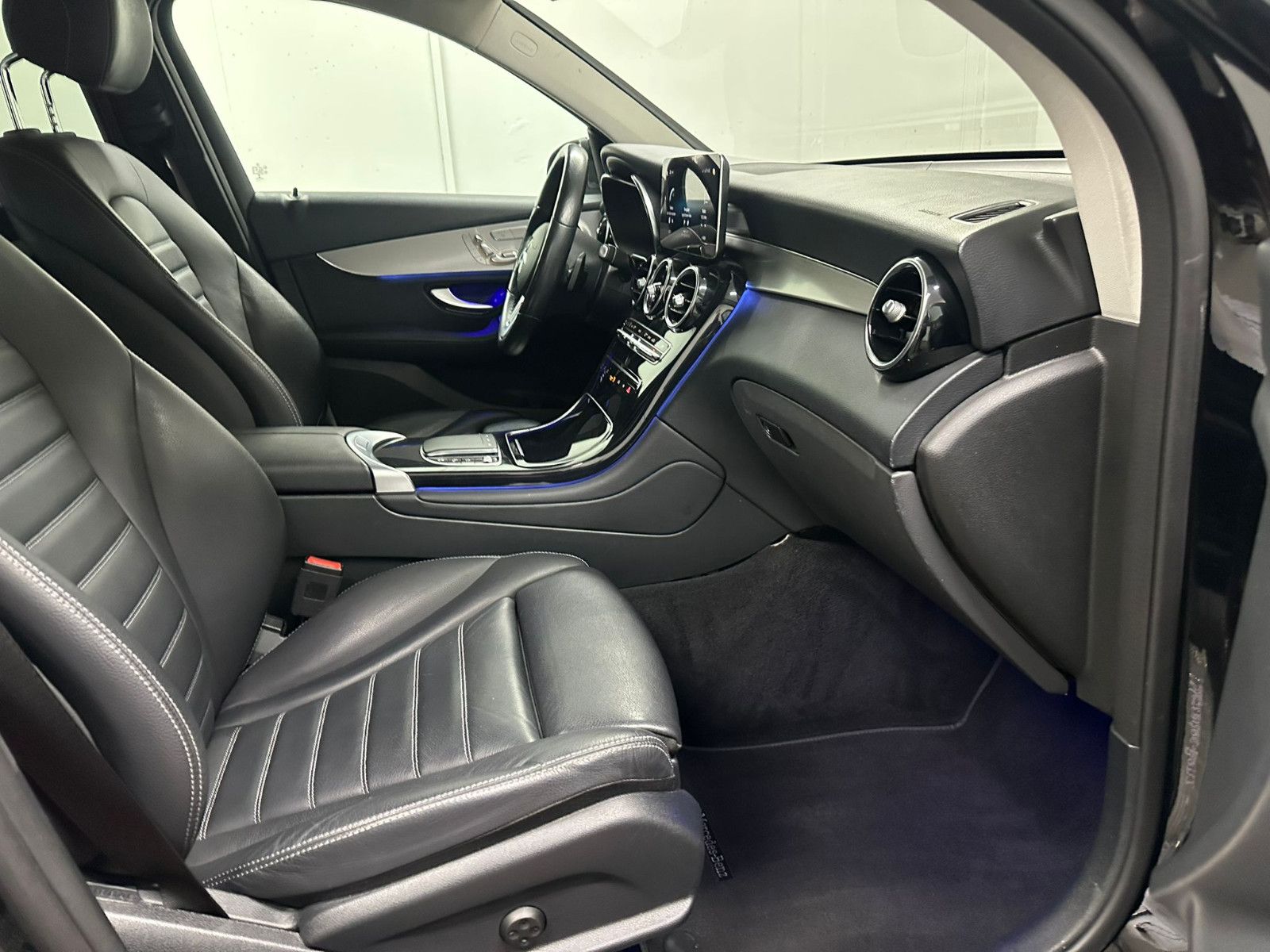 Fahrzeugabbildung Mercedes-Benz GLC 220 d 4MATIC Autom *DISTRO*AHK*360*NAVI*PANO