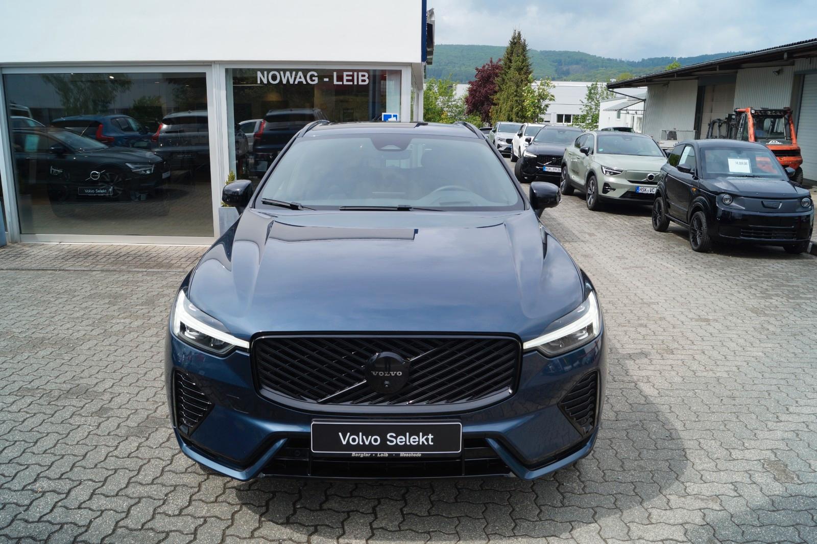 Volvo XC60 B5 Benzin AWD Black Edit. Aut/AHK/Pano/360°