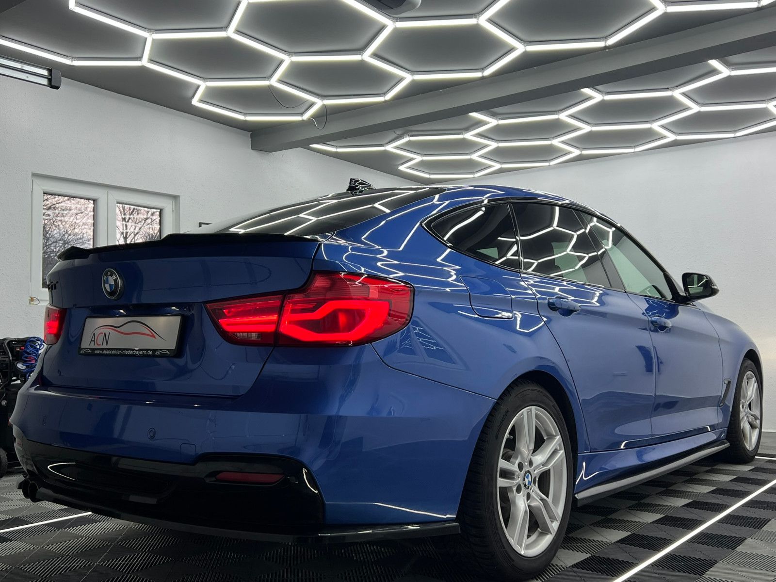 Fahrzeugabbildung BMW 330 i xDrive GT M SPORT/LED/NAVI PROF/AHK/DE FZG