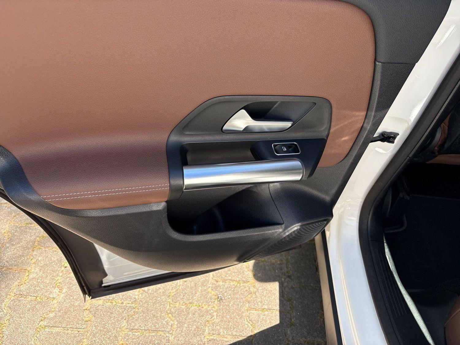 Mercedes-Benz GLA 8Fach PANO AHK ACC, миниатюра 11