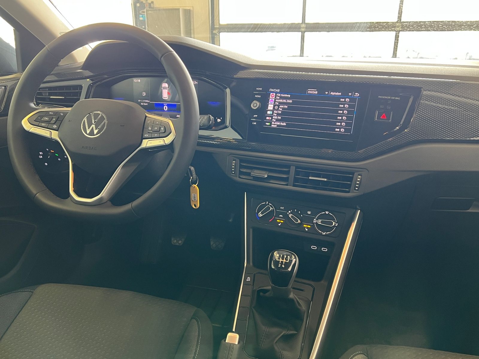 Fahrzeugabbildung Volkswagen Polo Life 1.0 TSI *LED, App Connect, PDC, Kamera