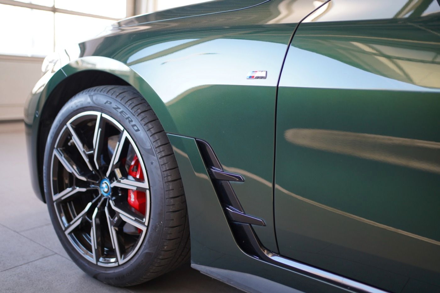 Fahrzeugabbildung BMW i4 eDrive40 GC M-Sport +ParkingAssistent+Komfort