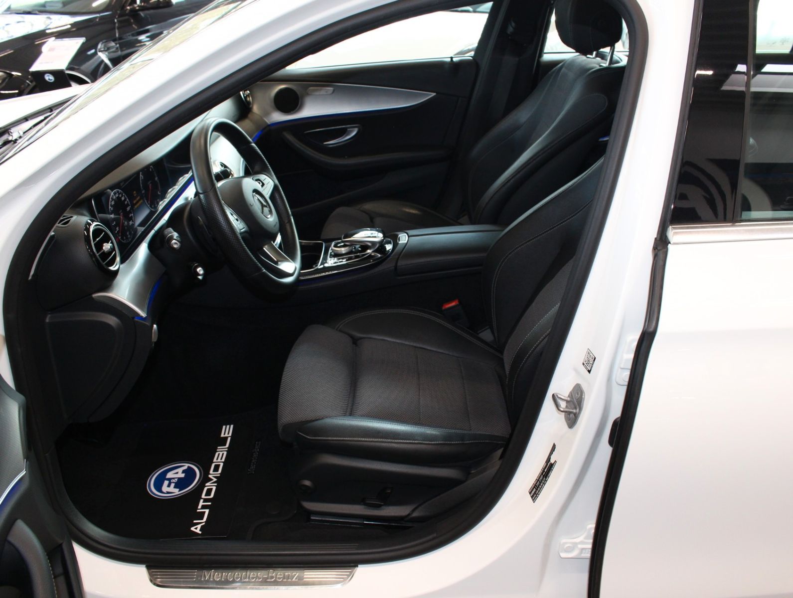 Fahrzeugabbildung Mercedes-Benz E 350 d T Avantgarde 9G* 360 Kamera*LED.2Hand