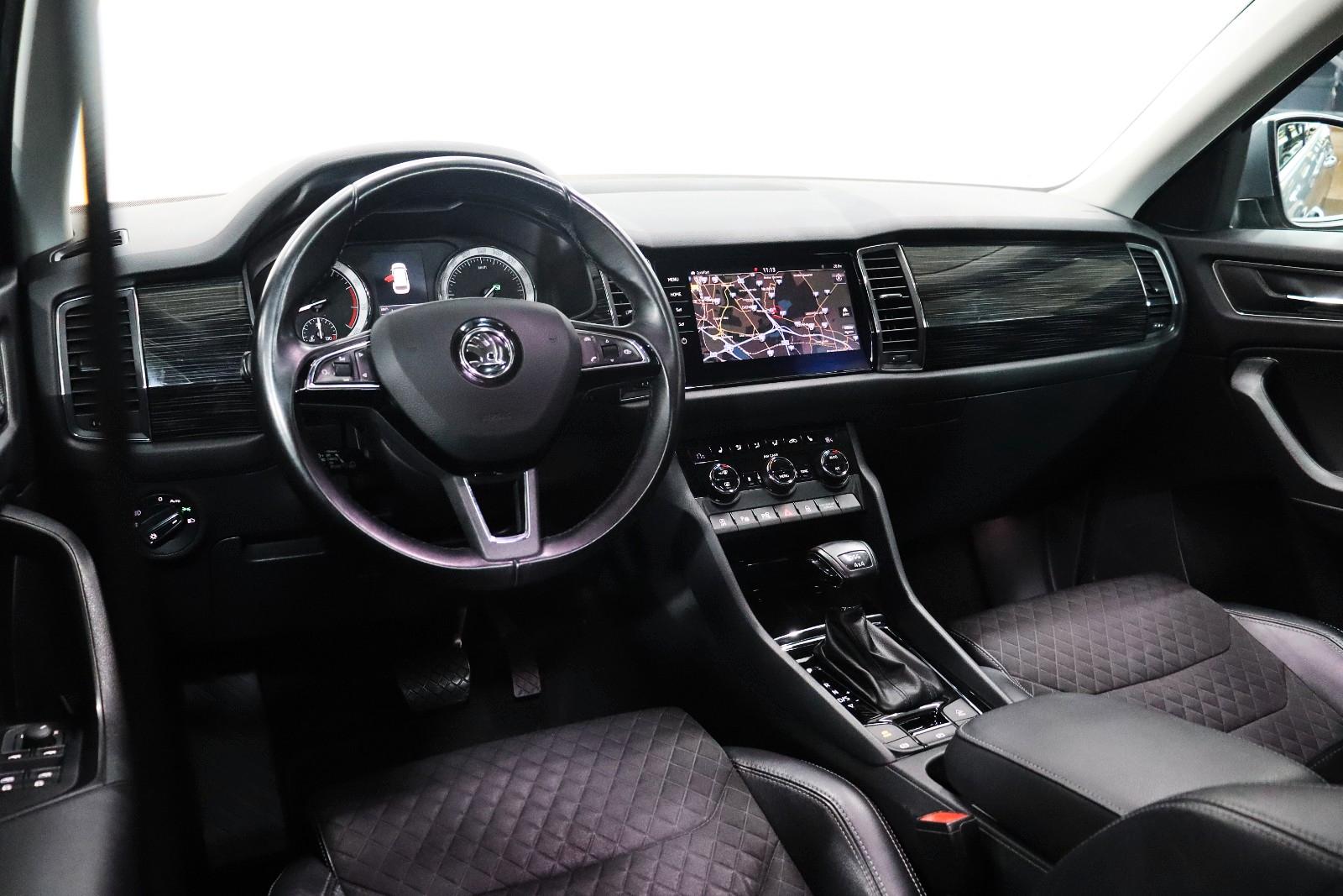 Skoda Kodiaq Style 4x4*7SITZER*PANO*360°*ACC*APPLE*AHK
