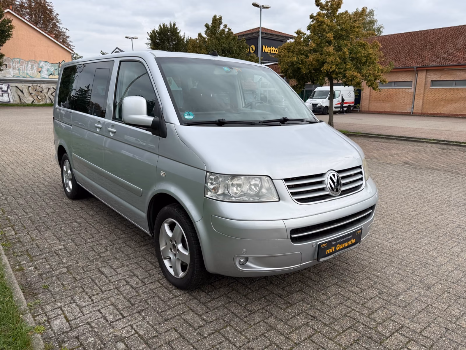Volkswagen T5 Multivan Comfortline 2.5 TDI 5 cyl. 174 ch BVM / 7 places / Chauffage auxiliaire / GPS / Attelage 2,5 t