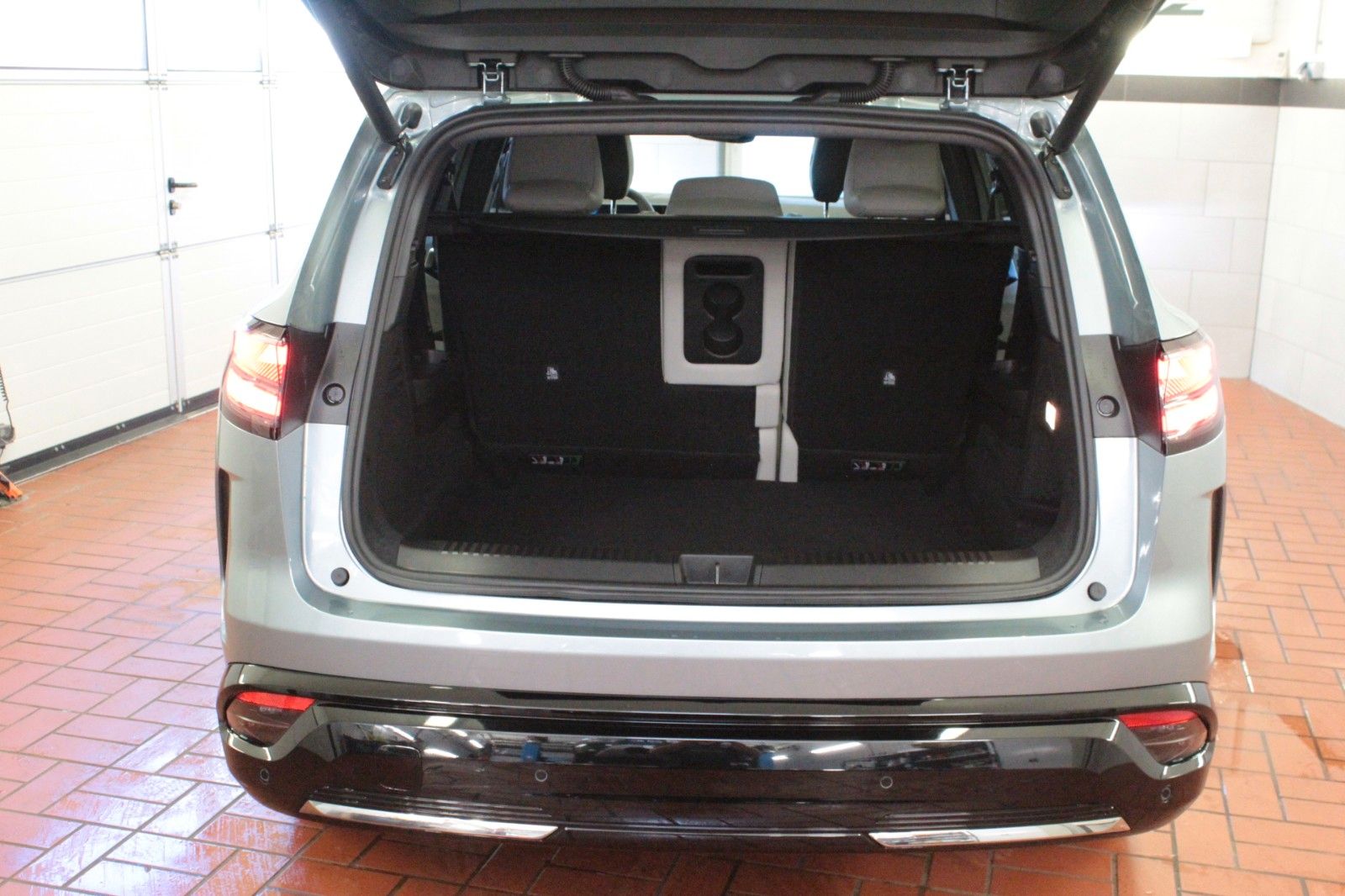 Fahrzeugabbildung Renault Espace E-Tech Full Hybrid 200 Iconic 5-Sitzer