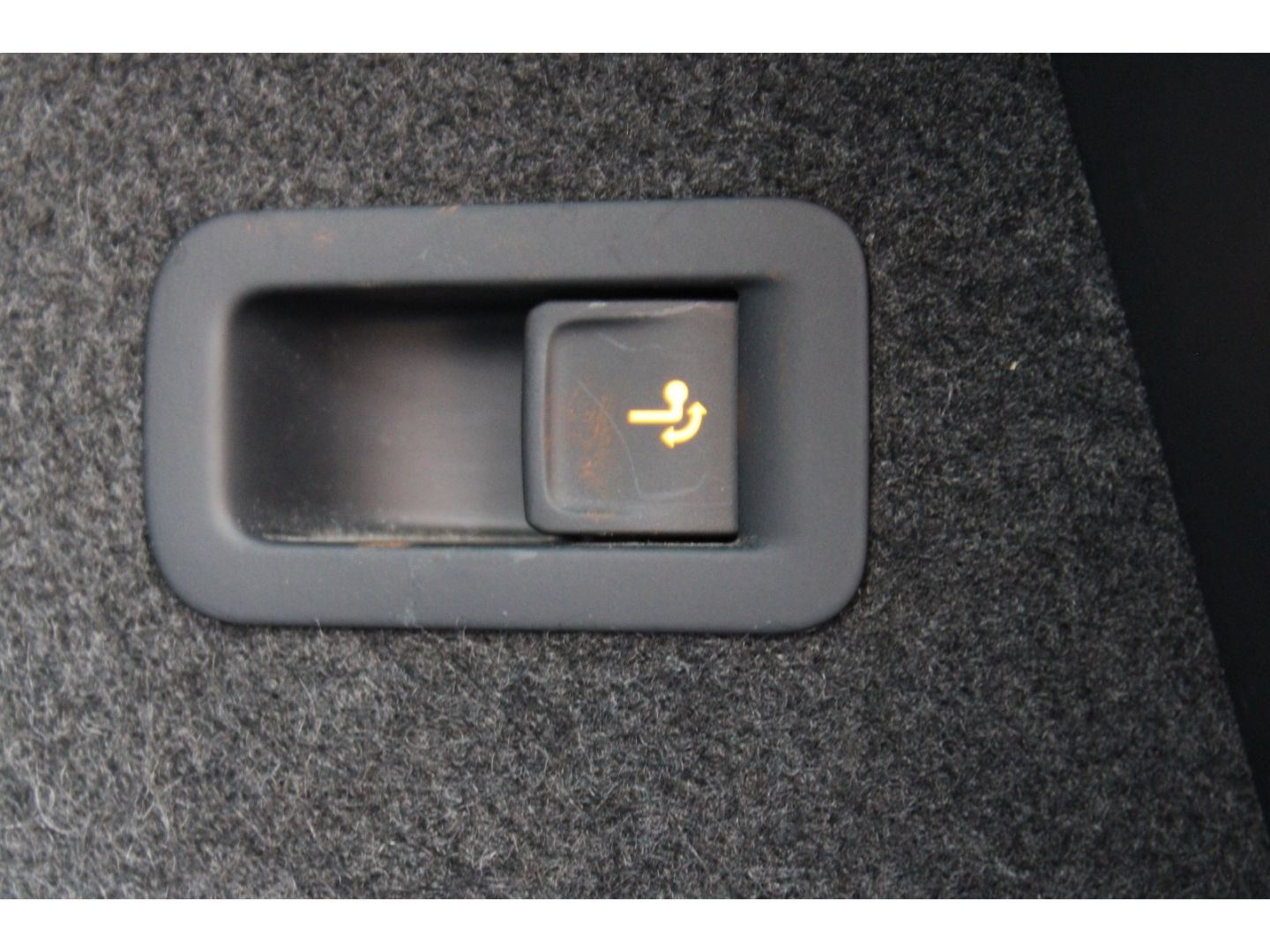 Fahrzeugabbildung SEAT Ateca 4Drive FR ACC LED Pano RFK Full Link AHK W