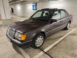 Mercedes-Benz W124 200E Oldtimer  - Mercedes-Benz 200: 200e W124