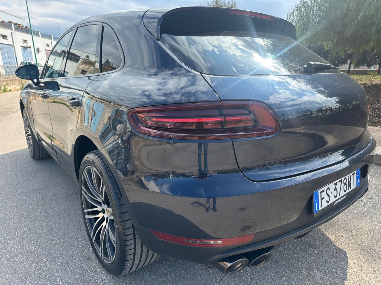 PORSCHE Macan