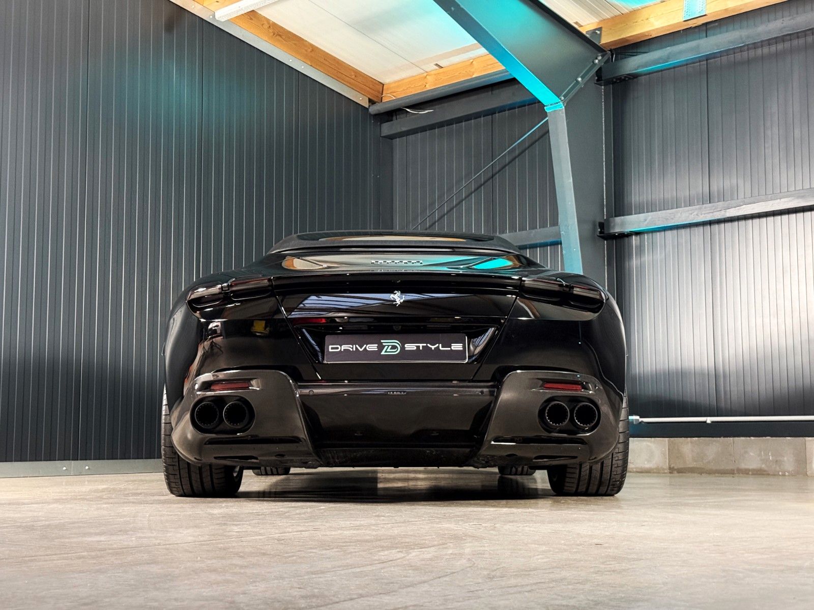 Fahrzeugabbildung Ferrari Roma Spider + Carbon + Daytona + ACC + 360 Grad