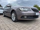 Skoda Superb Combi Ambition - Skoda Superb aus 2014 mit Benzin-Antrieb: Kombi