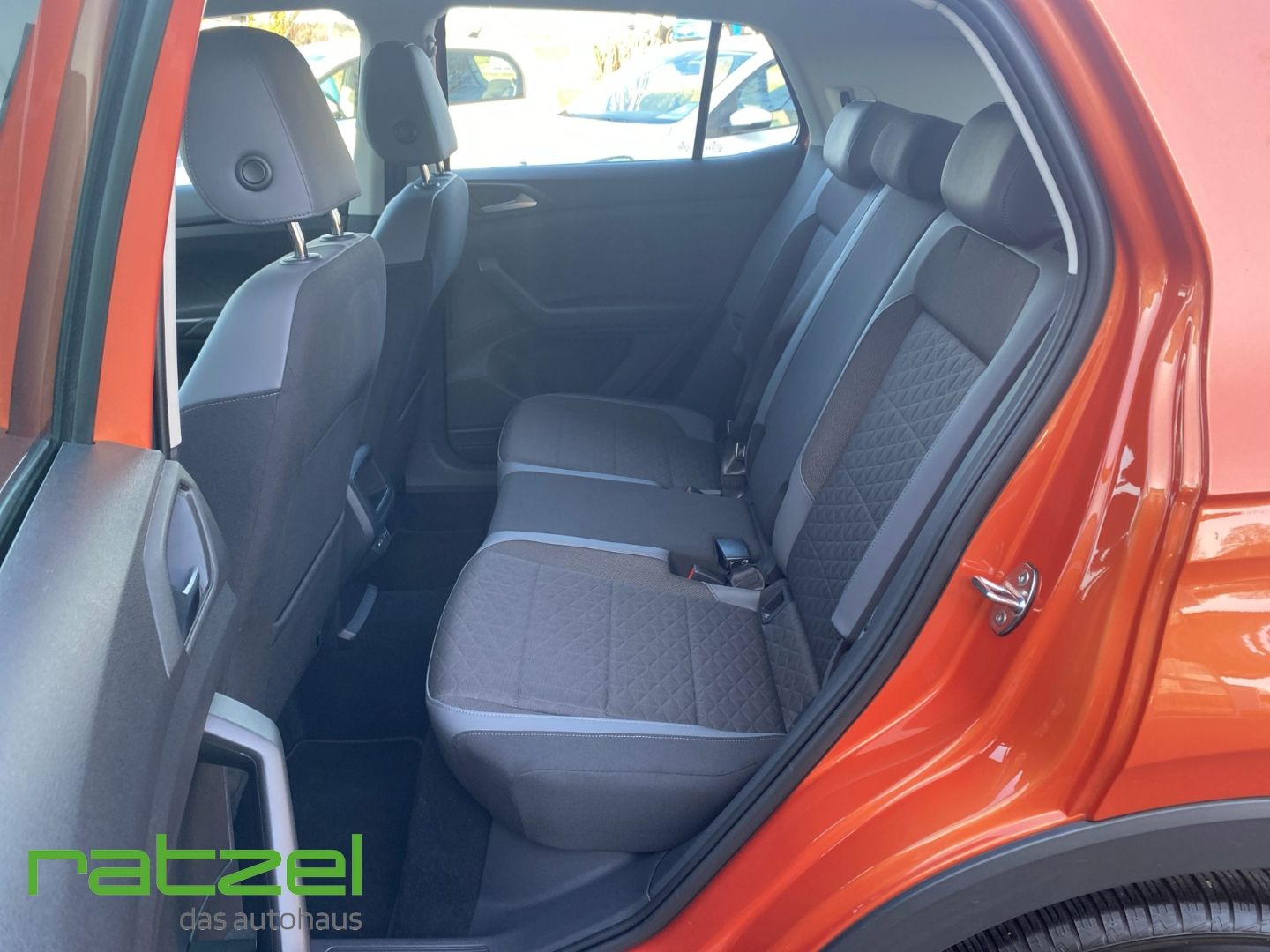 Fahrzeugabbildung Volkswagen T-Cross 1.0 Style TSI AHK-abnehmbar Navi digital