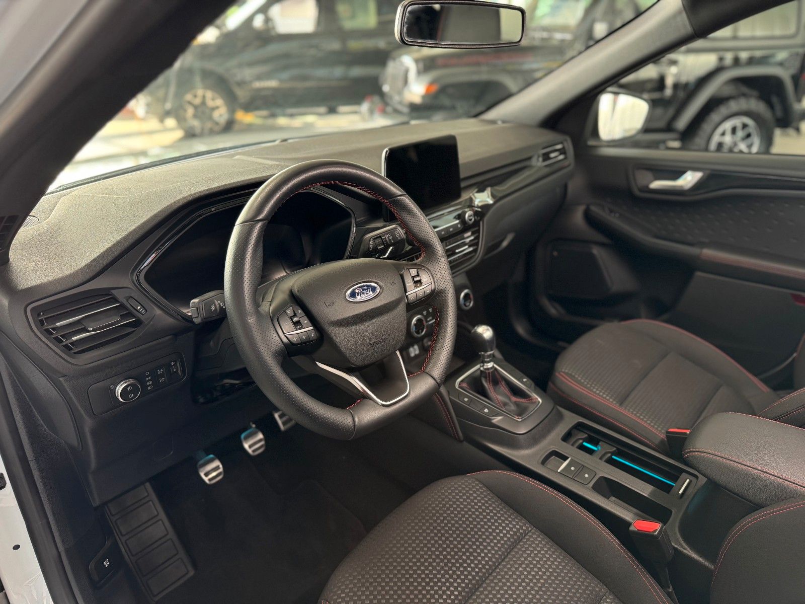 Fahrzeugabbildung Ford Kuga 1.5 ST-Line "Winter-Paket DAB/Navi Kamera"