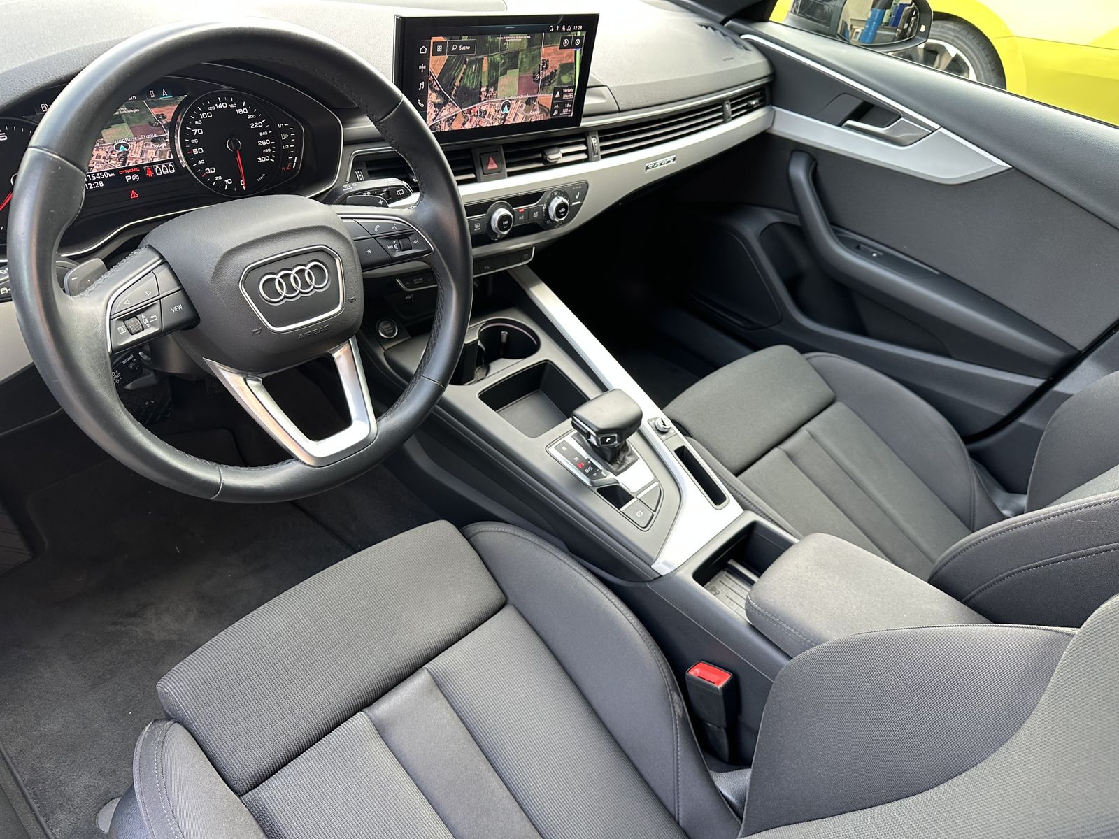 Fahrzeugabbildung Audi A4 Avant 45 TFSI Qu S-Line Black NAV+MATRIX+ACC