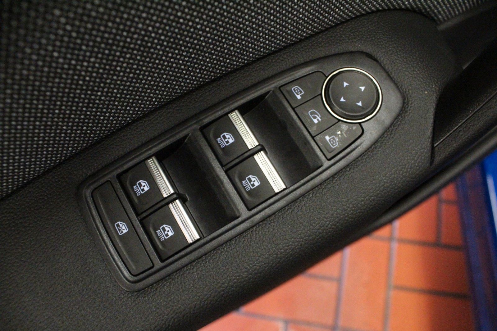 Fahrzeugabbildung Renault Captur Mild Hybrid 140 EDC *Navigations-Paket*