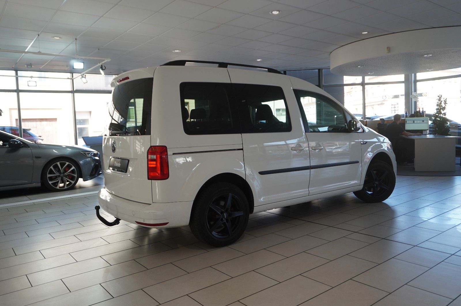 Fahrzeugabbildung Volkswagen Caddy 1.4 TSI TRENDLINE DSG 5-SITZE KLIMA/AHK