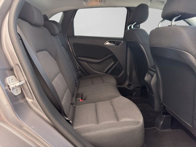 Fahrzeugabbildung Mercedes-Benz B 180 Style+Navi+Sitzheizung+Parktronic+Spiegel