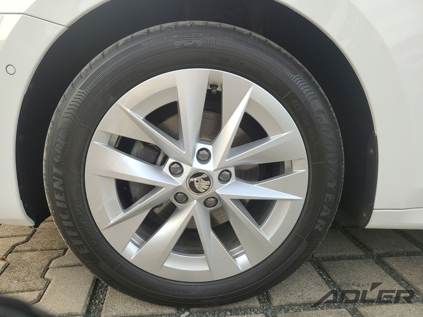 Skoda Octavia Combi 2,0 TDI DSG Style Headup Navi el H foto 24