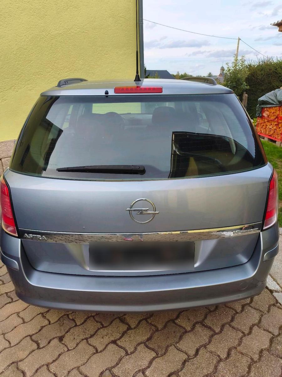 Opel Astra 2005 — interior