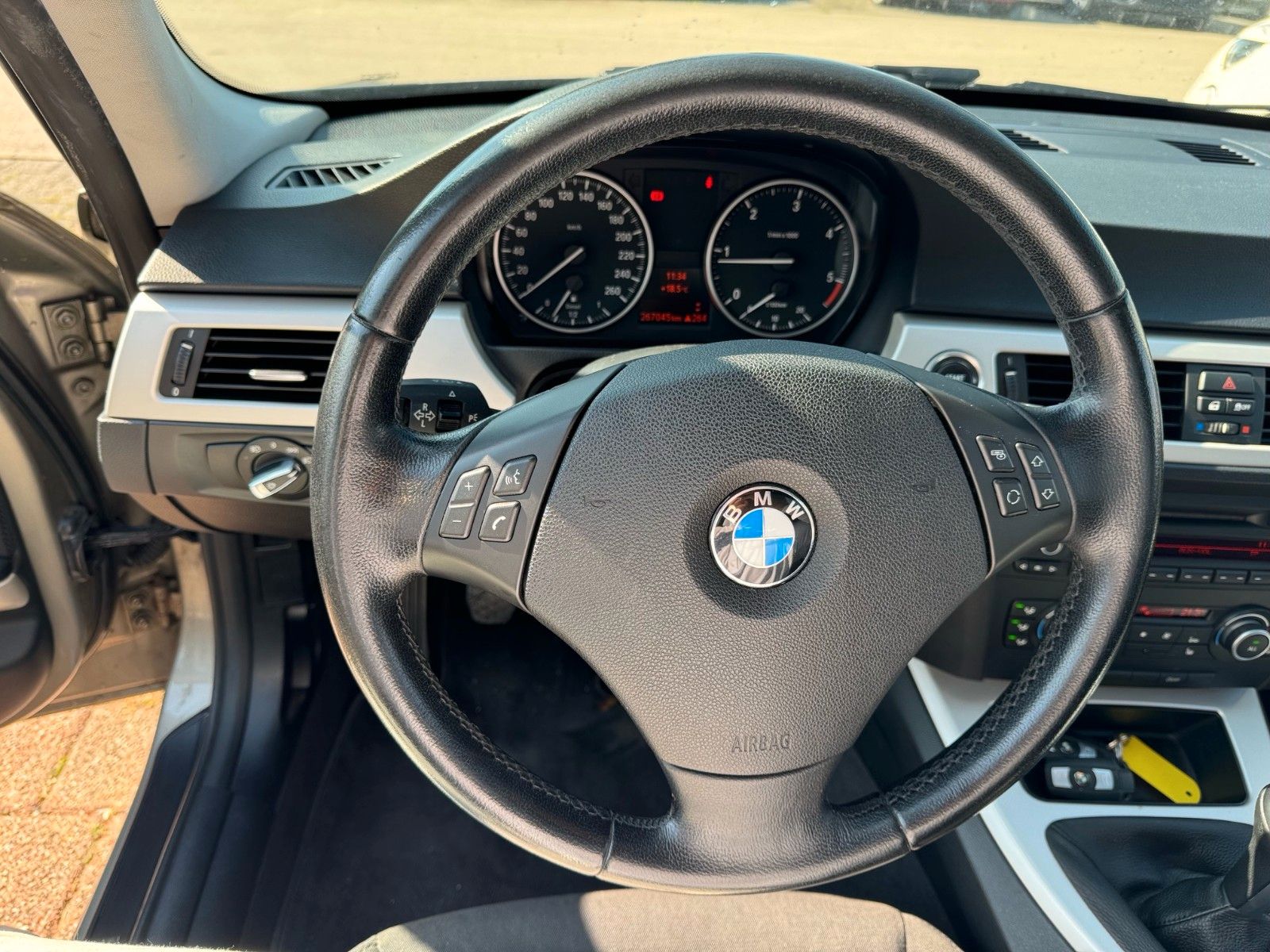 Fahrzeugabbildung BMW Baureihe Touring 320d E91 Panorama Sitzheizung