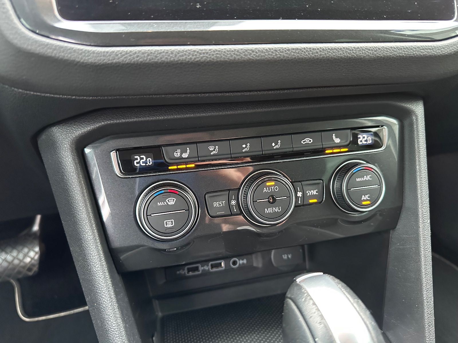 Fahrzeugabbildung Volkswagen Tiguan 1.5 TSI Comfortline DSG AHK/ACC/LED/Navi