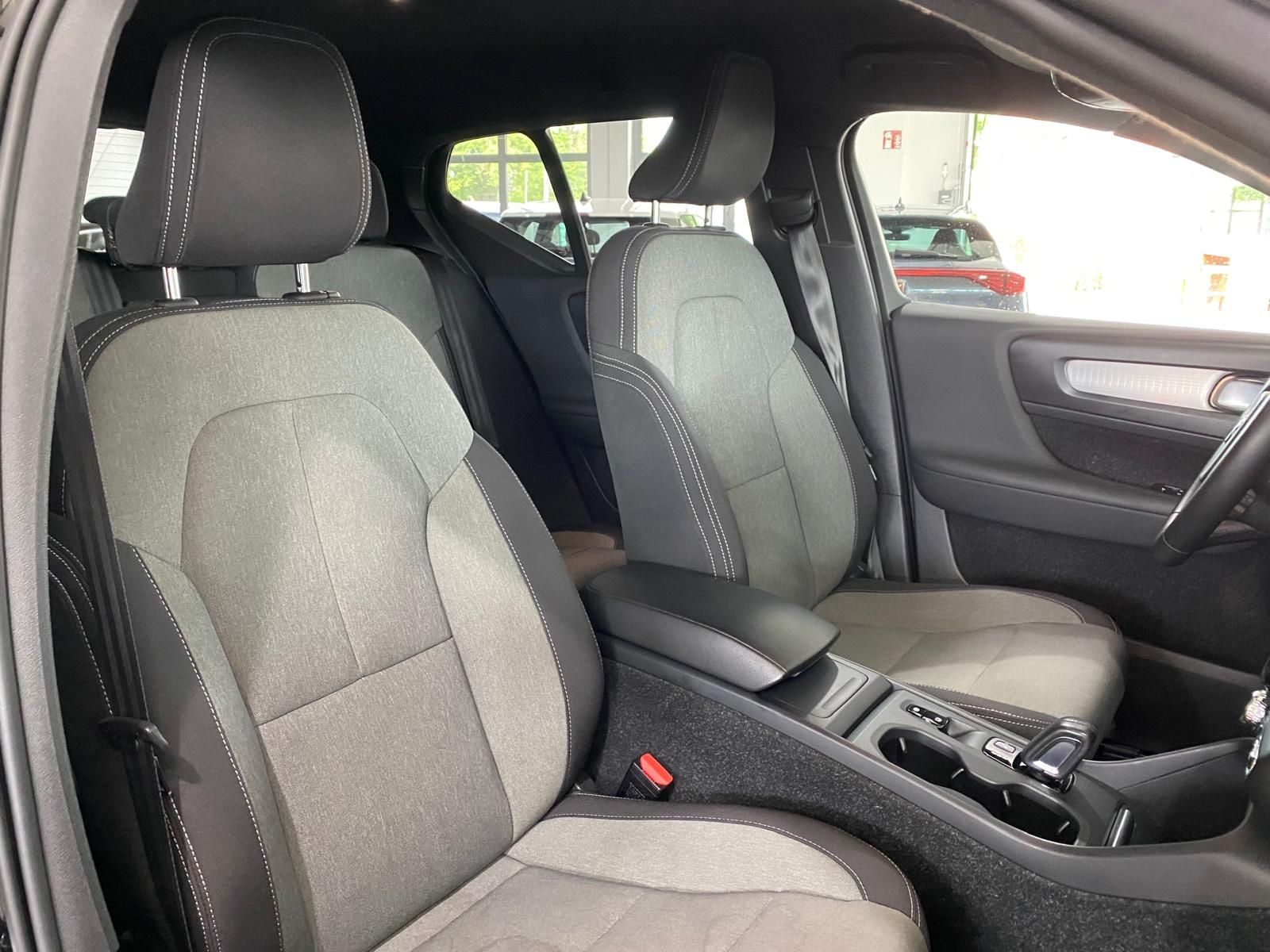Fahrzeugabbildung Volvo XC40 Momentum Pro/Navi/LED/SH/