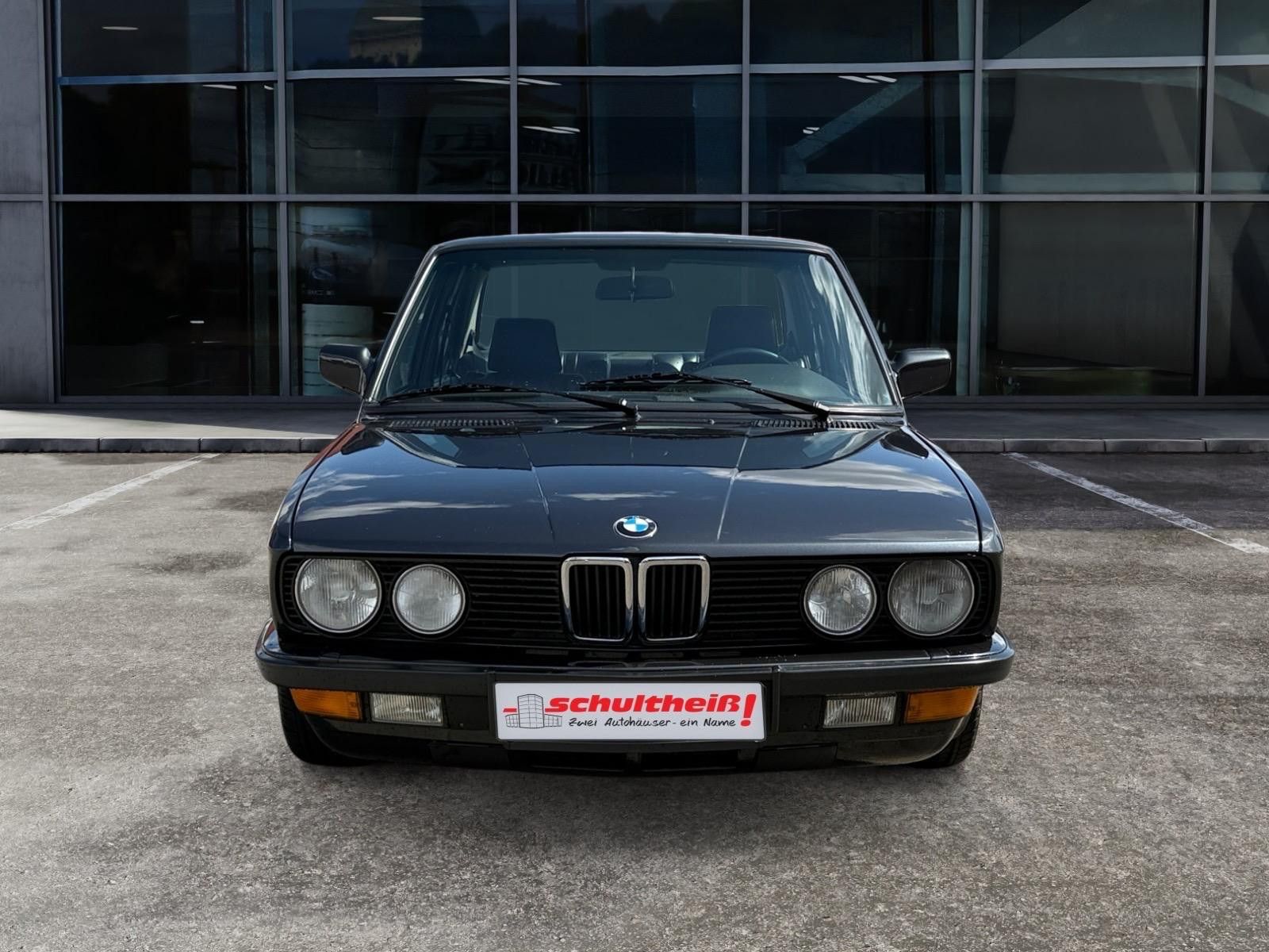 Fahrzeugabbildung BMW 535i