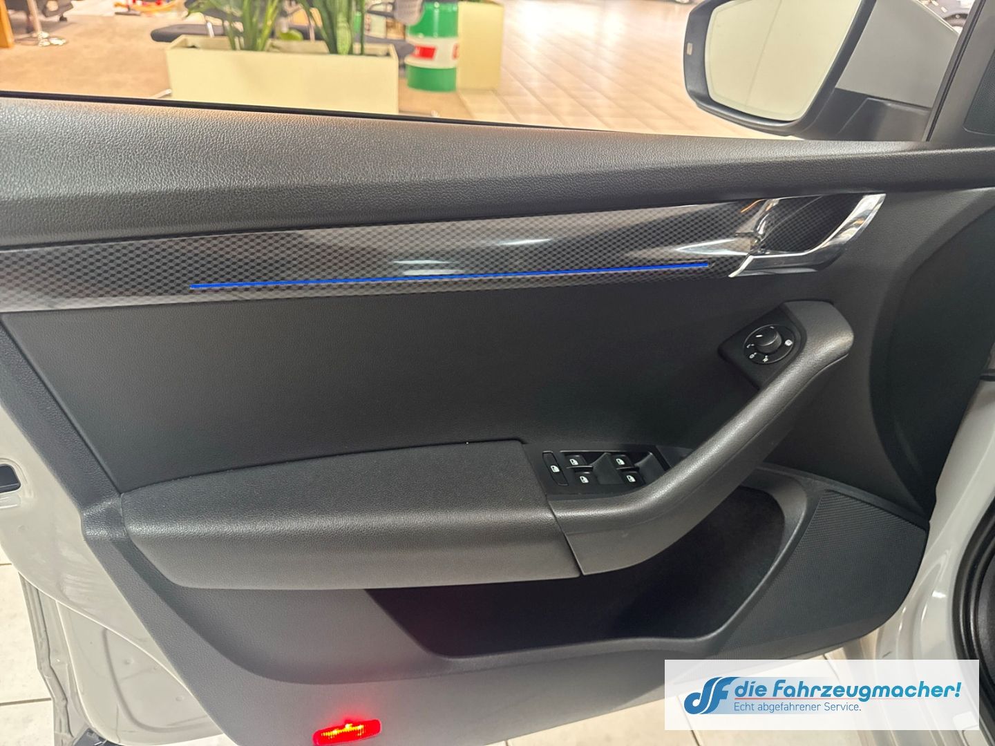 Fahrzeugabbildung SKODA Octavia Combi RS 4x4 Sportpaket AHK Navi LED *EX