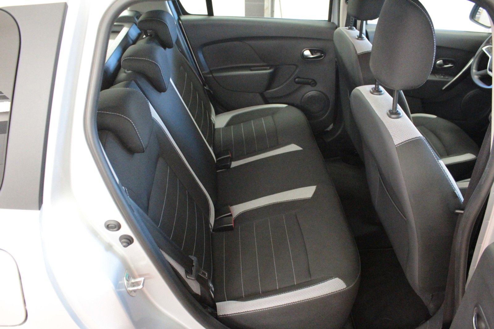 Fahrzeugabbildung Dacia Logan MCV TCe90 Stepway*Navi*Klima*